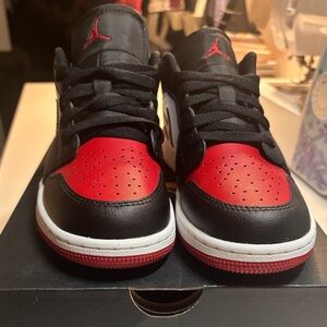 Air Jordan 1 Low Youth white, black and red